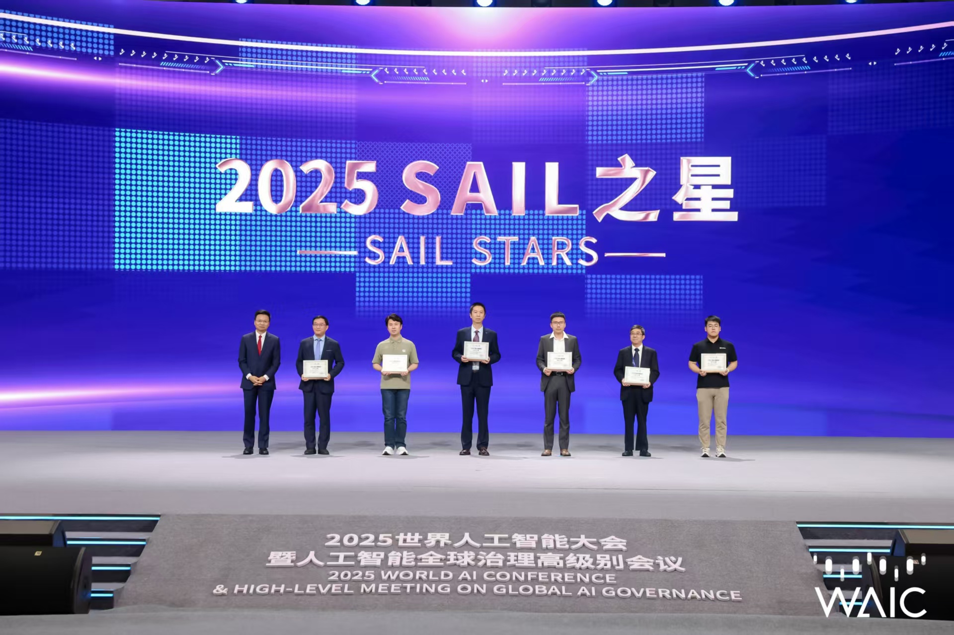 Uwin电竞官网-四房两厅家用中央空调怎么选？看完这篇就够了！